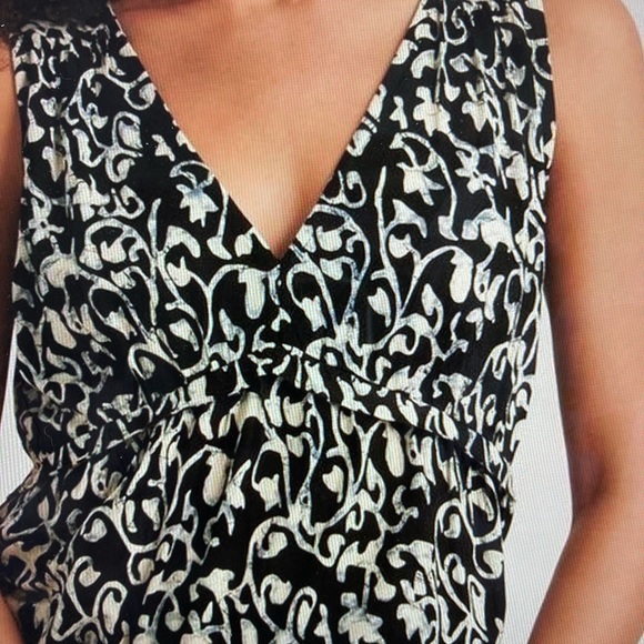 Lucky Brand Size Large Black & White Sleeveless Peplum Top V Neck - Picture 1 of 9